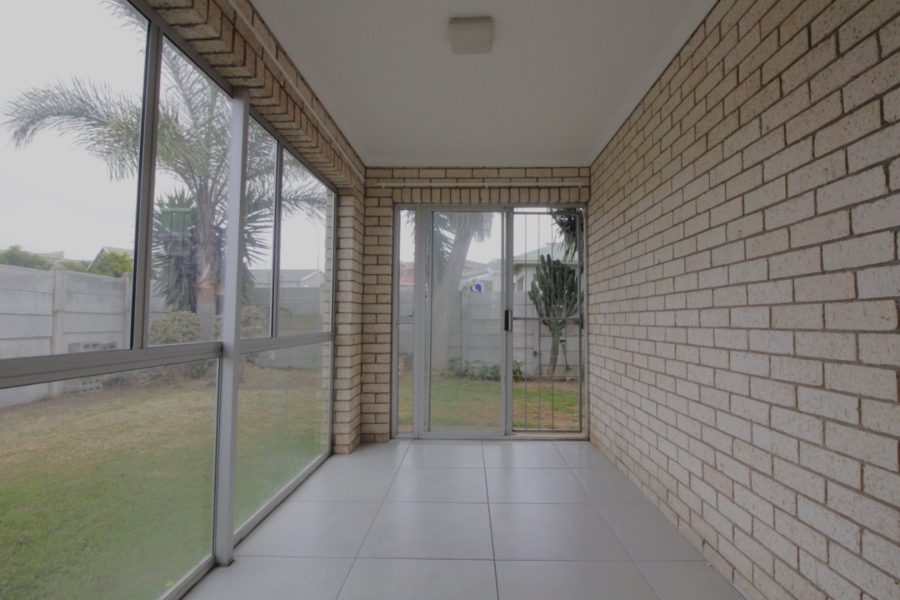 2 Bedroom Property for Sale in Wavecrest Eastern Cape